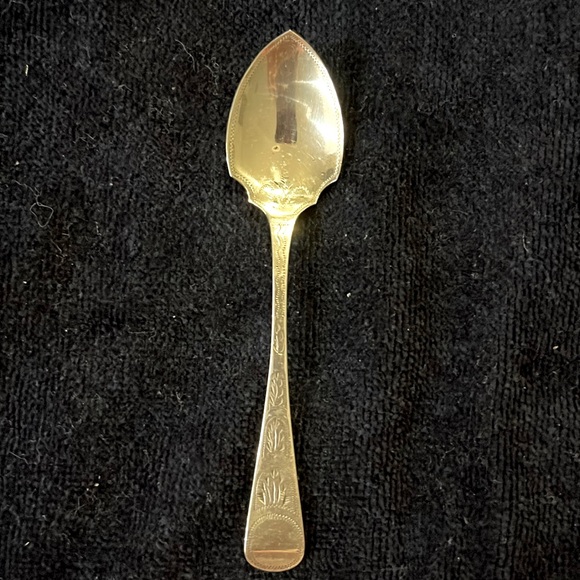 **3 for $10** Pretty Pointed Spoon - Picture 1 of 6